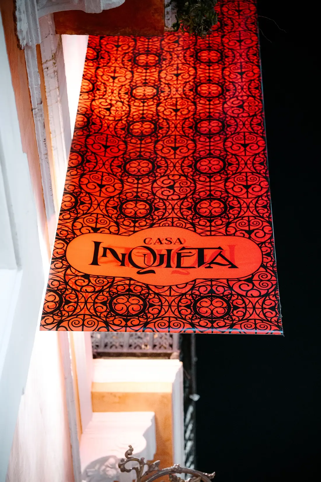 Detalle de la fachada de Casa Inquieta