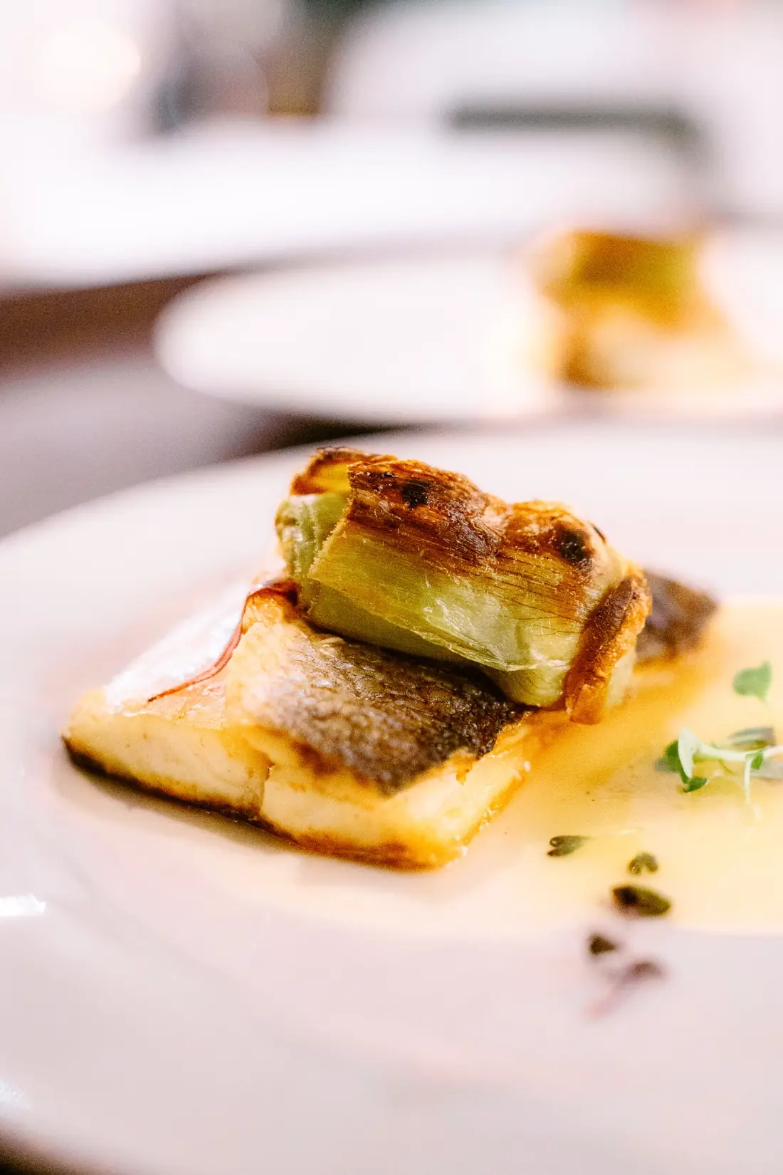 Plato de pescado de los menús de grupo